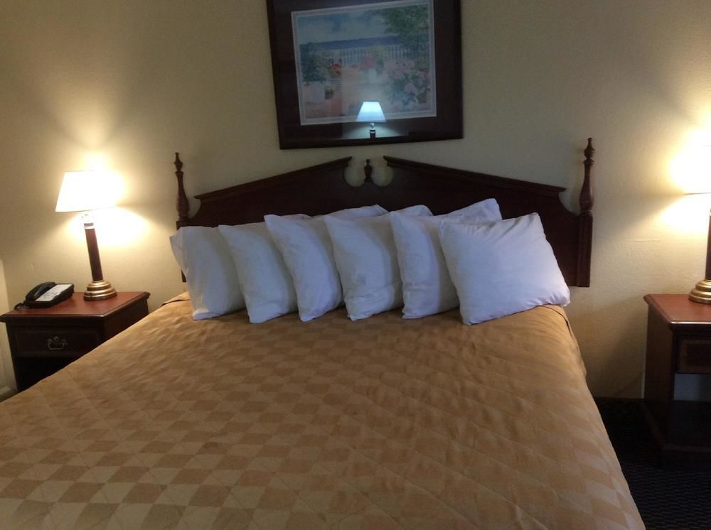 Hotel Econo Brice Road 2*